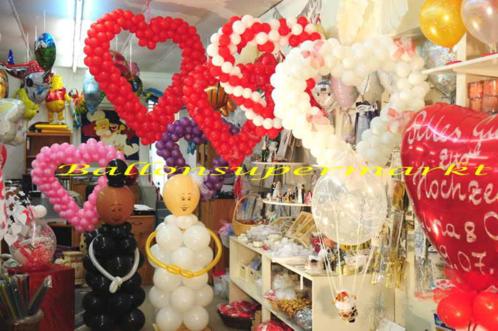 Herzen-aus-Luftballons-Hochzeitsdekoration-im-Ballonsupermarkt